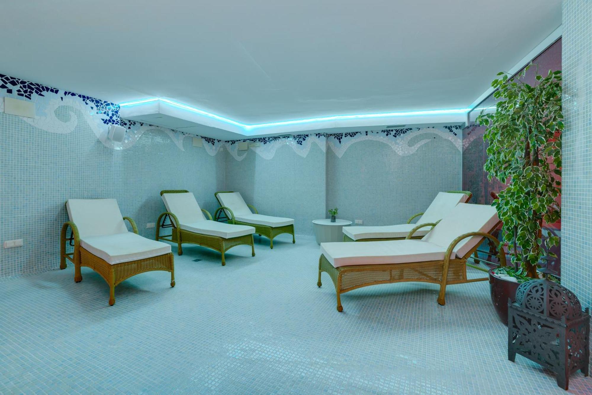 Hotel Daniya & Business 4* 4*