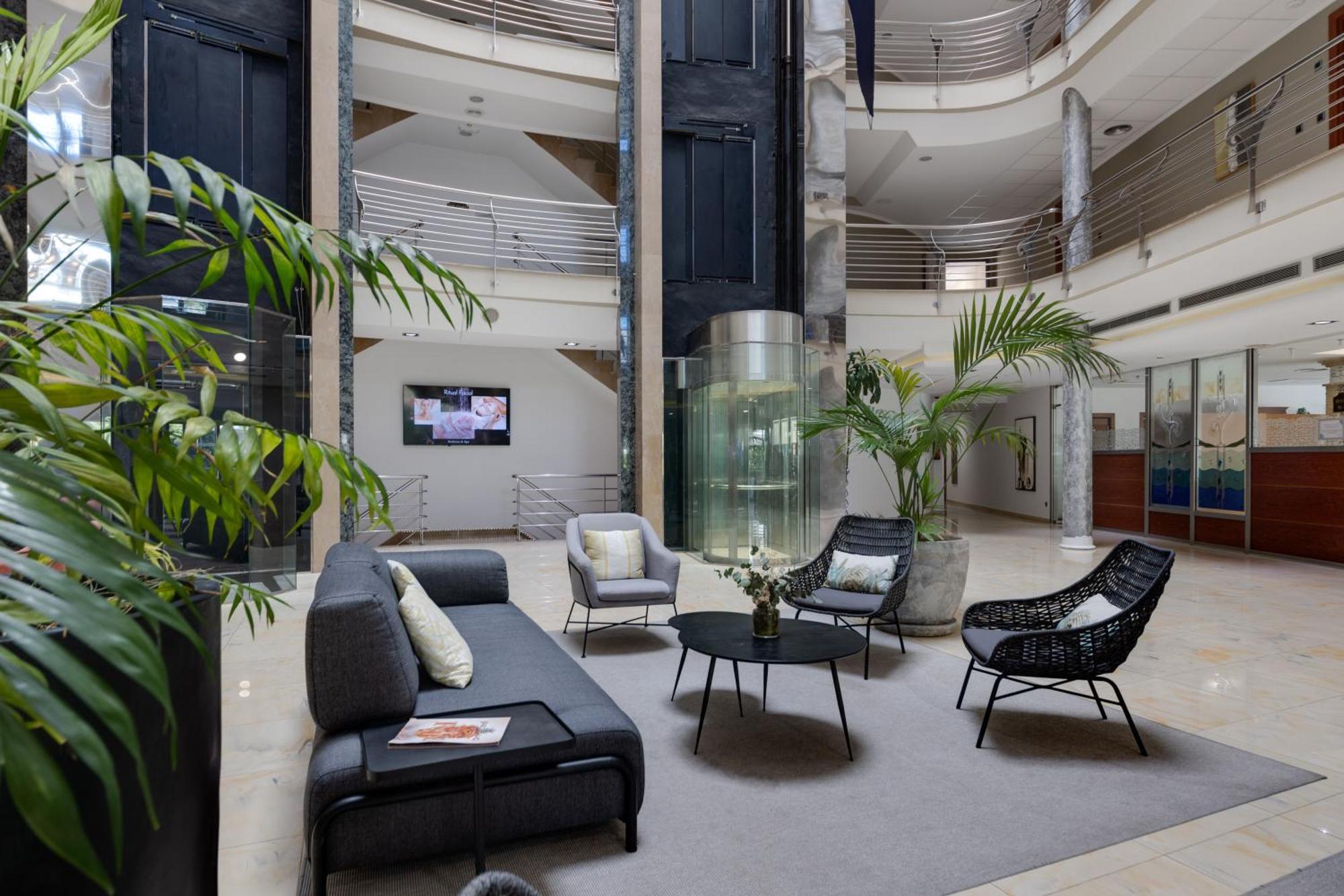 Daniya & Business 4* Hotel 4*